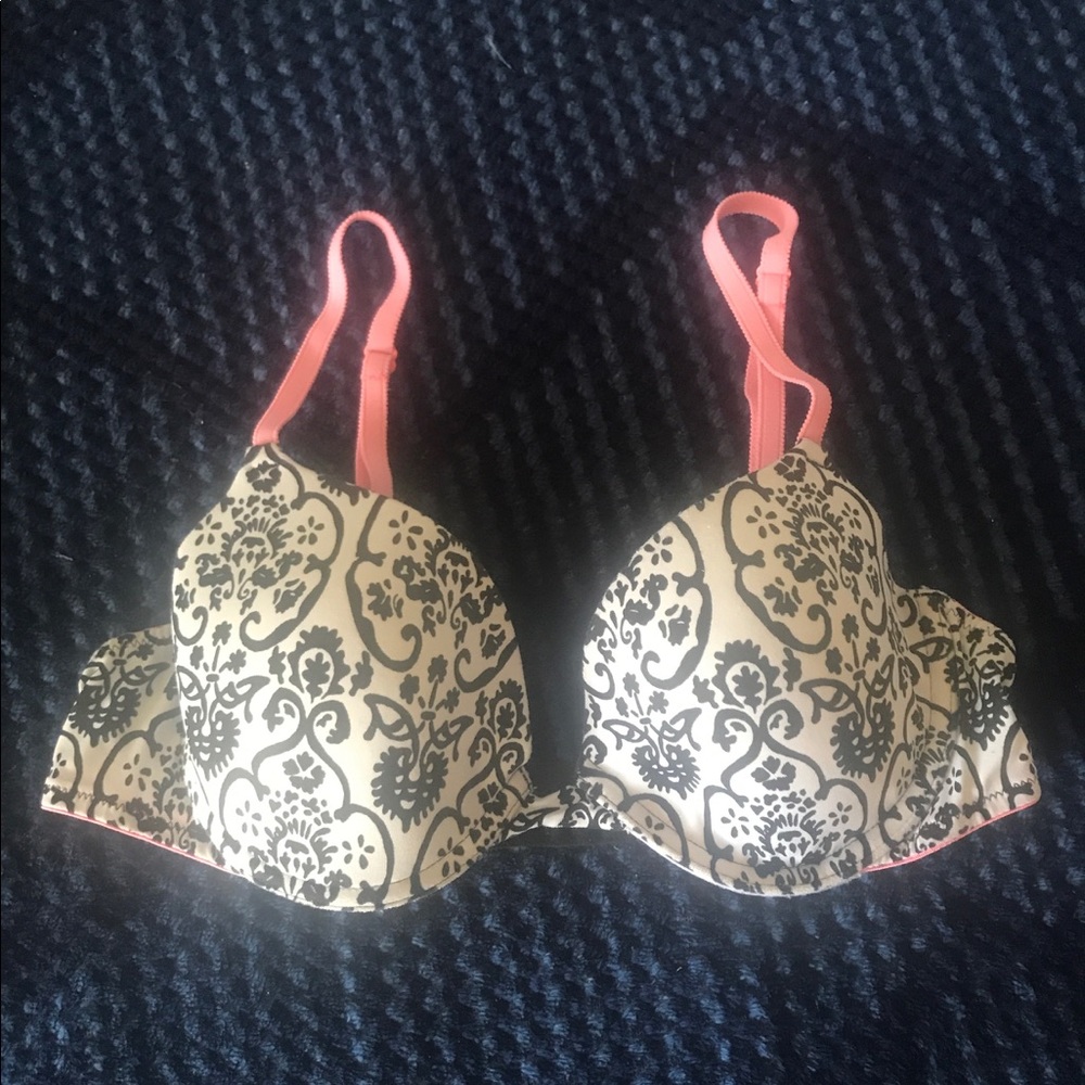 Detailed bra